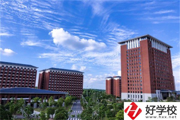 長(zhǎng)沙音樂(lè)表演專業(yè)比較好的中職有哪些？學(xué)費(fèi)貴嗎？