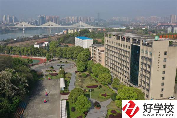 在衡陽學(xué)護(hù)理有職校推薦嗎？護(hù)理專業(yè)好就業(yè)嗎？