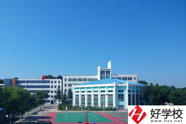 岳陽市中岳經(jīng)貿(mào)職業(yè)技術(shù)學(xué)校是公辦還是民辦？學(xué)費貴嗎？