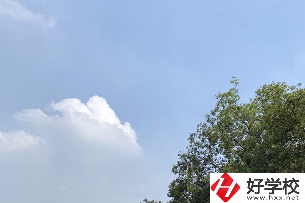 耒陽市第二職業(yè)技術(shù)學(xué)校設(shè)施設(shè)備怎么樣？