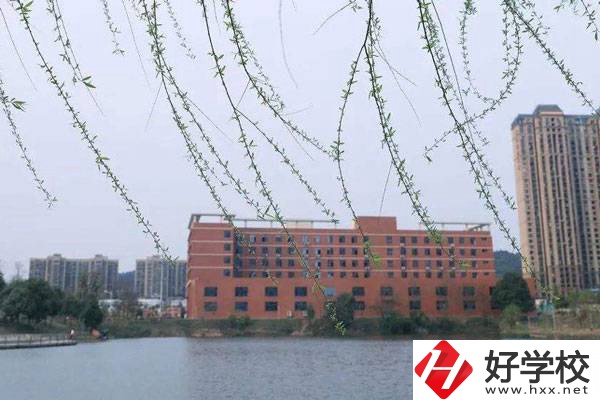 岳陽有哪些公辦技校？學(xué)費一般是多少？