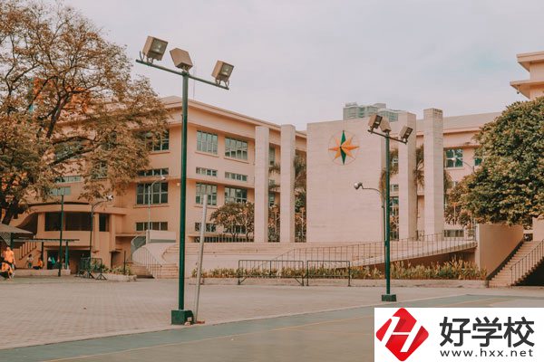湖南懷化商業(yè)學校環(huán)境好不好？宿舍怎么樣？