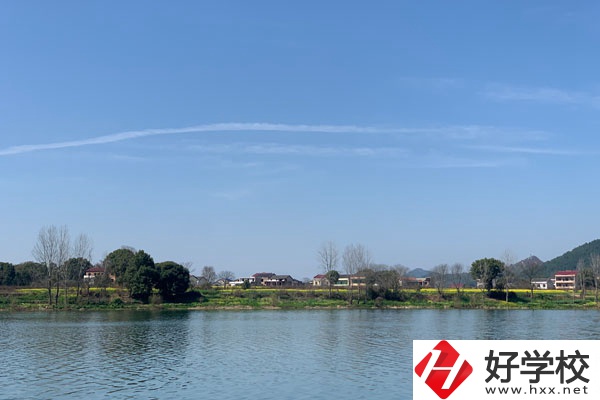 湘西州鳳凰職業(yè)中專是所怎樣的學(xué)校？
