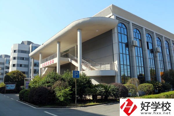 醴陵陶瓷煙花職業(yè)技術學校有哪些特色專業(yè)？