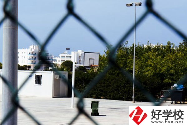 湖南省經(jīng)濟貿(mào)易職業(yè)中專學(xué)校好不好？宿舍怎么樣？