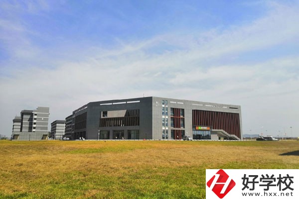 湖南吉利汽車職業(yè)技術(shù)學(xué)院有哪些五年制專業(yè)？