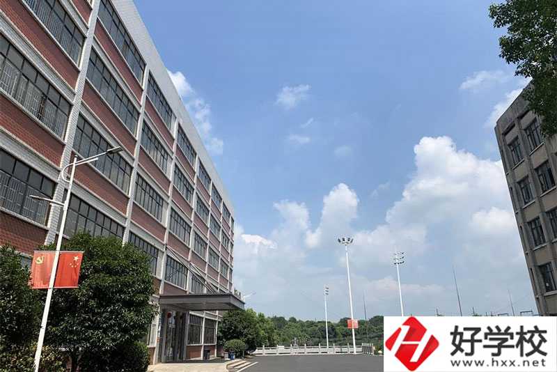 益陽機械工業(yè)職業(yè)學校有些什么專業(yè)？就業(yè)優(yōu)勢如何？