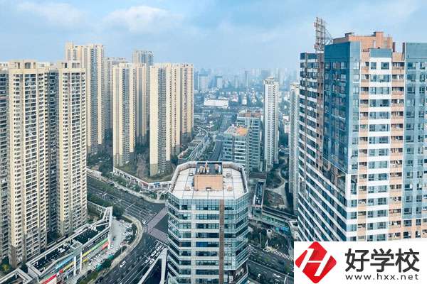 株洲哪些中專有商務(wù)英語專業(yè)？