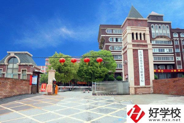 長沙市拔萃中等職業(yè)學(xué)校有哪些專業(yè)？學(xué)費(fèi)是多少？