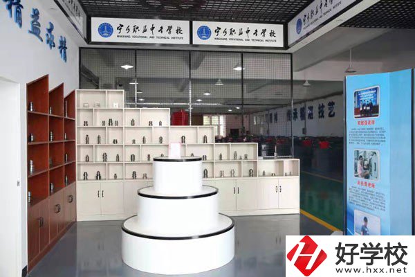 寧鄉(xiāng)縣職業(yè)中專學校錄取線是多少？學費標準是多少？