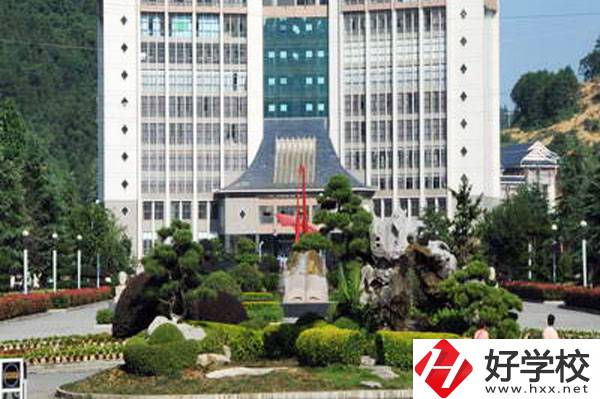 湘西州經(jīng)濟(jì)貿(mào)易學(xué)校是民辦還是公辦的？學(xué)校設(shè)施如何？