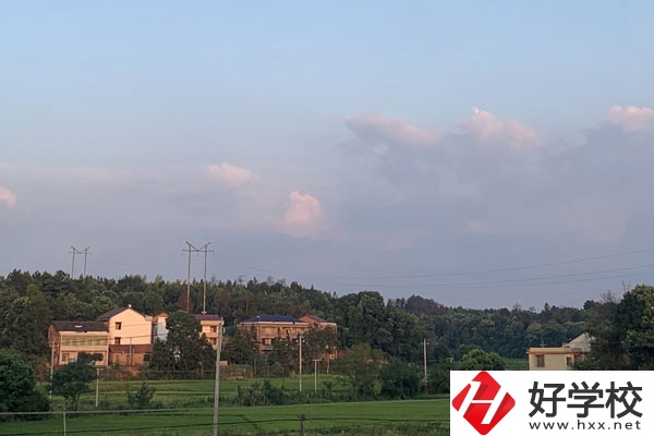 張家界高鐵鐵路學(xué)校好不好？就業(yè)前景怎么樣？