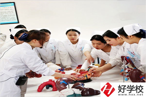 懷化啟航衛(wèi)校是中專還是技校？怎么到校？