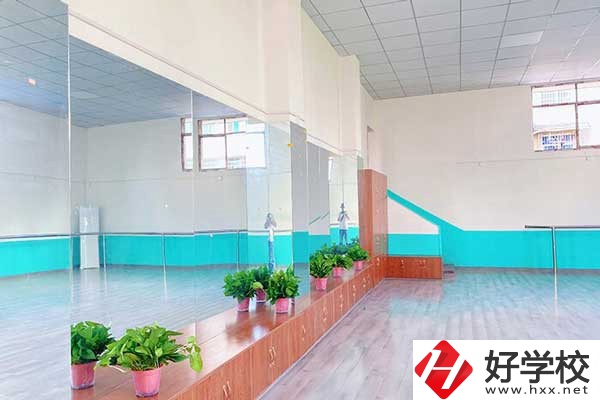 婁底市藝術(shù)職業(yè)學(xué)院有哪些專業(yè)？學(xué)費是多少？