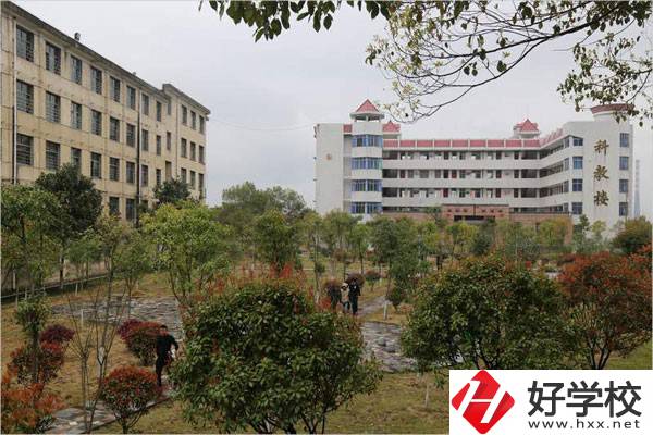 邵陽(yáng)市交通技工學(xué)校開(kāi)設(shè)了哪些專(zhuān)業(yè)？教學(xué)成績(jī)?cè)趺礃樱?></a></div>
            <dt><a href=