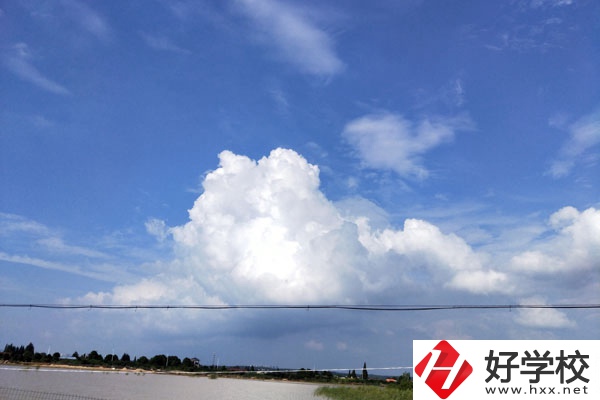 婁底市衛(wèi)生學(xué)校有哪些專業(yè)？就業(yè)方向如何？