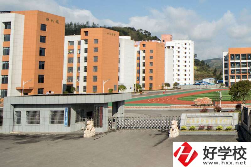 鳳凰縣職業(yè)中專有什么辦學(xué)特色？招生專業(yè)有哪些？