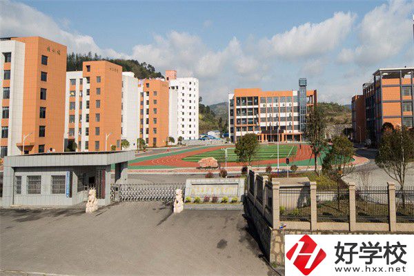 湖南省鳳凰縣有哪些中專？辦學(xué)特色是什么？