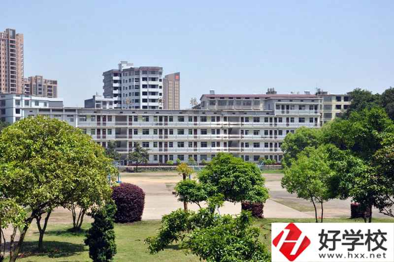 湖南省耒陽(yáng)師范學(xué)校宿舍環(huán)境以及食堂環(huán)境怎么樣？
