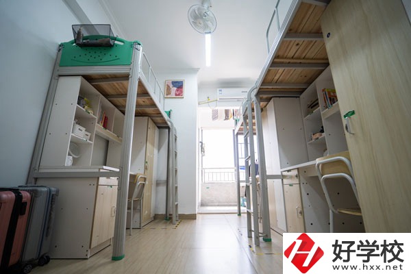 湖南智云技工學(xué)校怎么樣？收費(fèi)標(biāo)準(zhǔn)是怎樣的？
