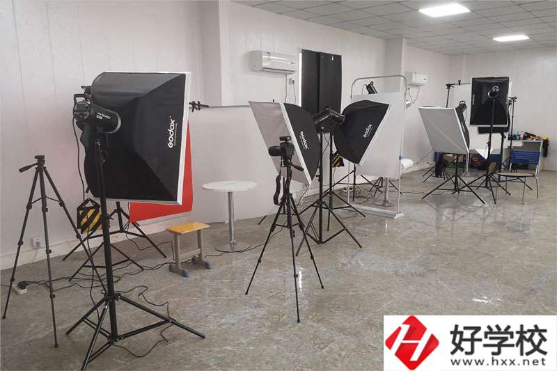 邵陽市中南科技職業(yè)學(xué)校哪個(gè)專業(yè)就業(yè)前景好？