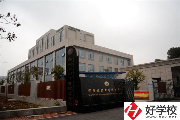 邵陽什么中專能招往屆生？往屆生還有機會上學(xué)嗎？