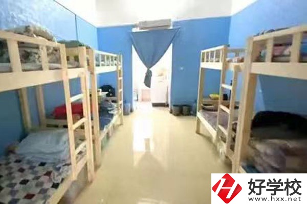 湖南省體育運(yùn)動(dòng)學(xué)校的辦學(xué)條件怎么樣？