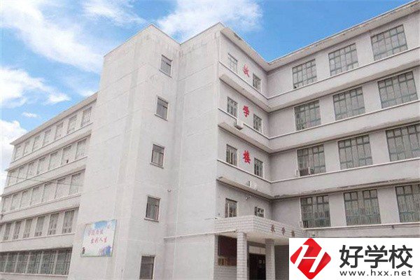 中鋼集團衡陽重機技工學(xué)校是公辦還是民辦？學(xué)費是多少？