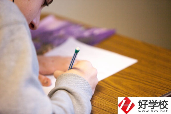 九疑理工學(xué)校好不好？宿舍環(huán)境怎么樣？