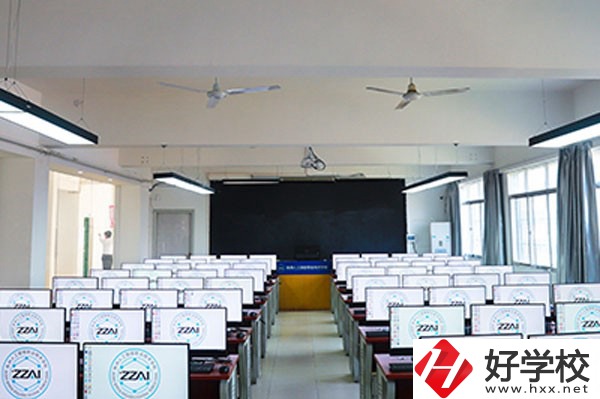 株洲人工智能職業(yè)技術(shù)學(xué)校實(shí)訓(xùn)室