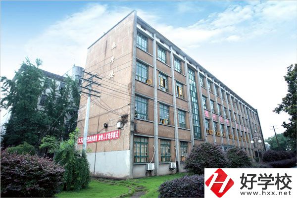 湘潭交通職業(yè)學(xué)校是公辦還是民辦？學(xué)費貴不貴？