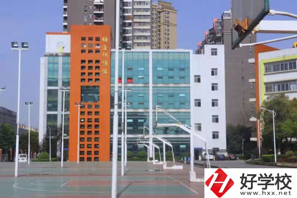 長(zhǎng)沙賀龍?bào)w育運(yùn)動(dòng)學(xué)校怎么樣？