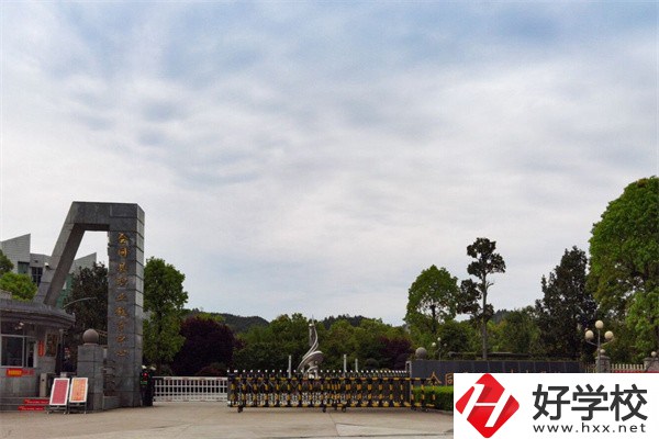 在懷化想學(xué)美術(shù)可以去什么中職？開設(shè)有什么專業(yè)？