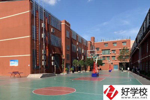 長(zhǎng)沙市英藍(lán)中等職業(yè)學(xué)校怎么樣？有沒(méi)有官網(wǎng)？