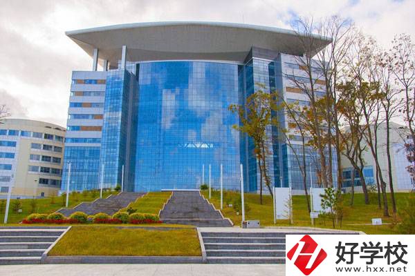長沙哪些職校有直播電商服務(wù)專業(yè)？提供就業(yè)機會嗎？