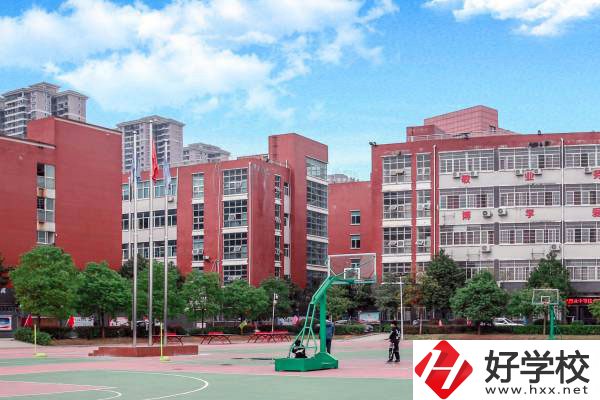 長沙中部鐵路航空中等職業(yè)學校有哪些特色專業(yè)？