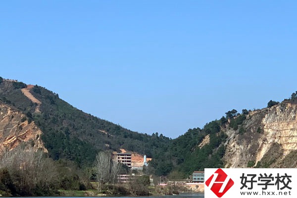 婁底市衛(wèi)生學(xué)校設(shè)施設(shè)備怎么樣？師資力量如何？