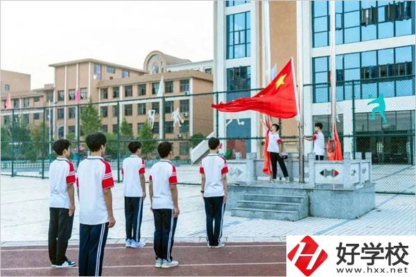 新化縣楚怡工業(yè)學(xué)校開設(shè)了哪些專業(yè)？