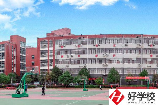 長沙中部鐵路航空學(xué)校的報名流程和要求是什么？