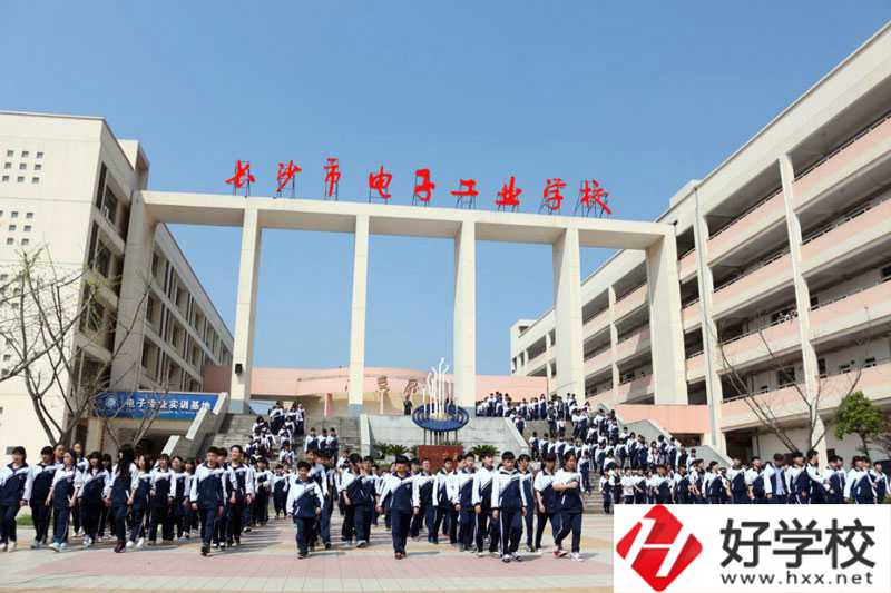長沙市電子工業(yè)學(xué)校值得去嗎？實訓(xùn)條件怎么樣？