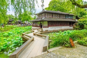 統(tǒng)招專升本考試在報(bào)考時(shí)，應(yīng)該先選擇專業(yè)還是先選擇學(xué)校？